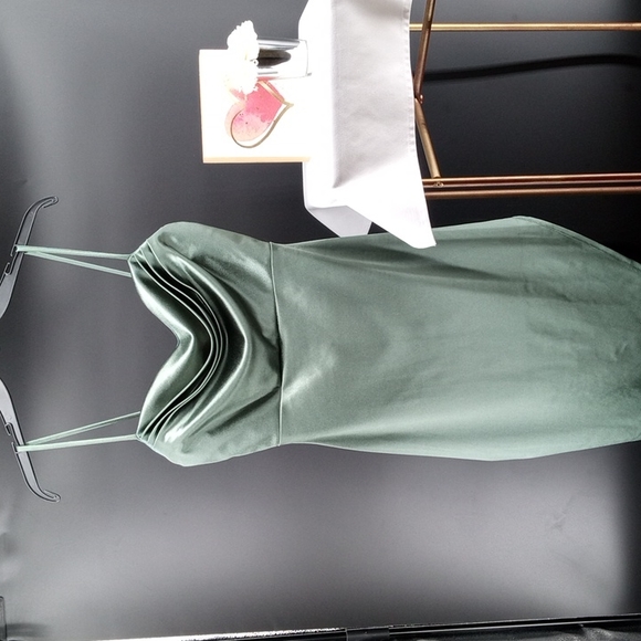 BEAUTIFUL GREEN WINDSOR DRAPE NECK ASSYMETRICAL DRESS SIZE S - Picture 2 of 7